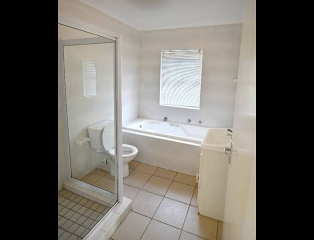 3 bed property to rent in UITZICHT